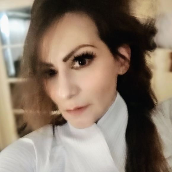 Meet your Posher, Jennifer - Picture 4 of 16